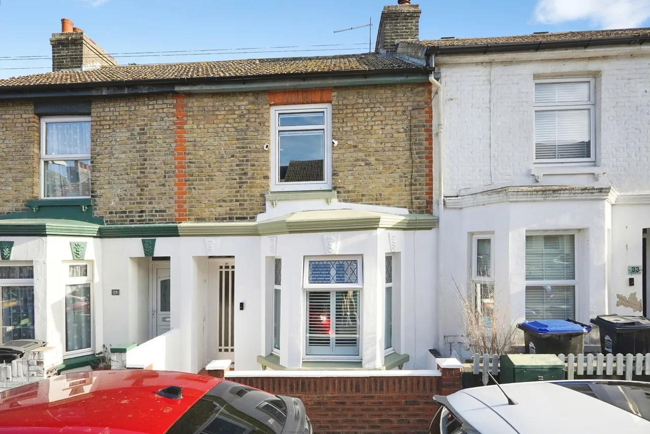 2 bed house for sale, Douglas Road, Dover, CT17