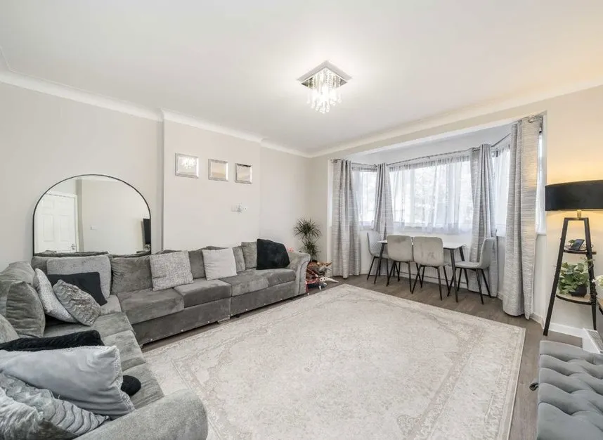 2 bed flat to rent, The Drive, Edgware, HA8