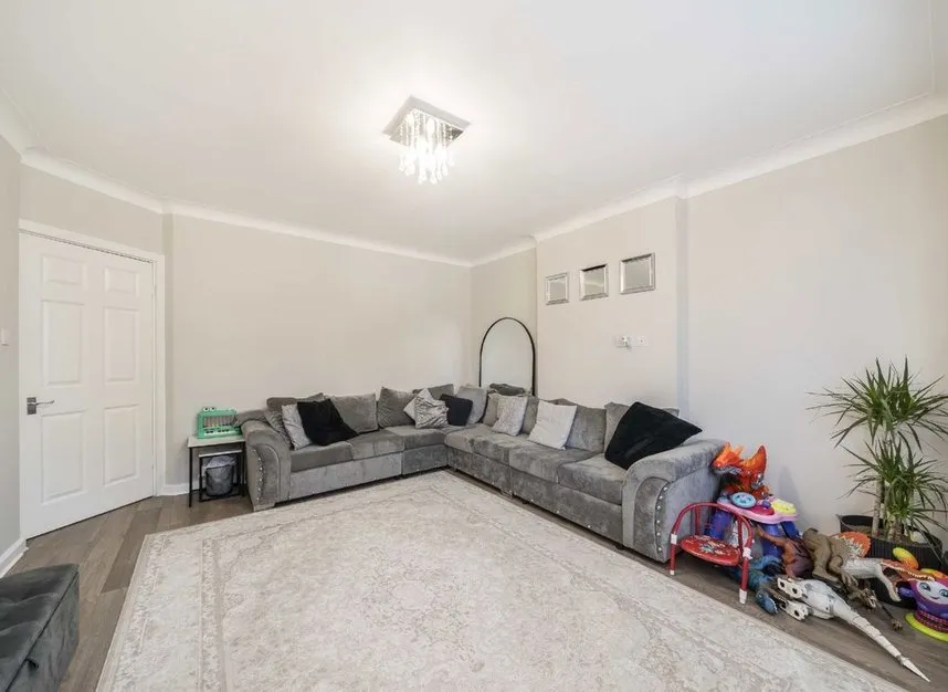 The Drive, Edgware, HA8, photo 2