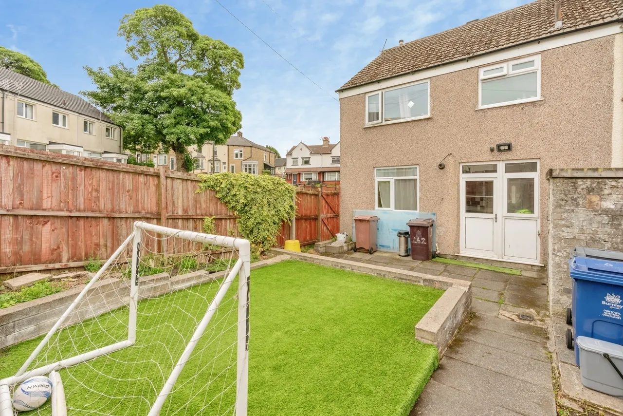 Brunshaw Road, Burnley, Lancashire, BB10, photo 2