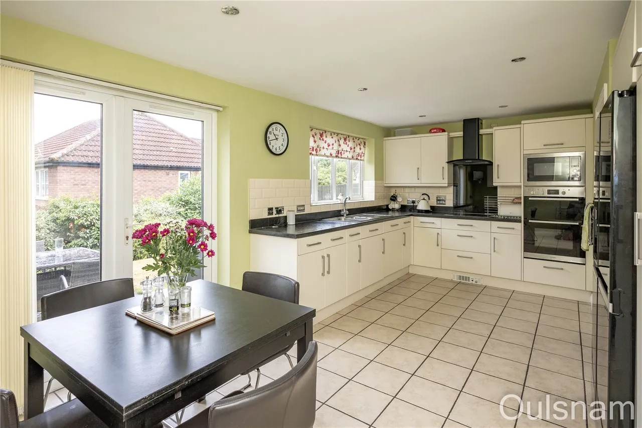 Royal Worcester Crescent, Bromsgrove, Worcestershire, B60 2TN, photo 5
