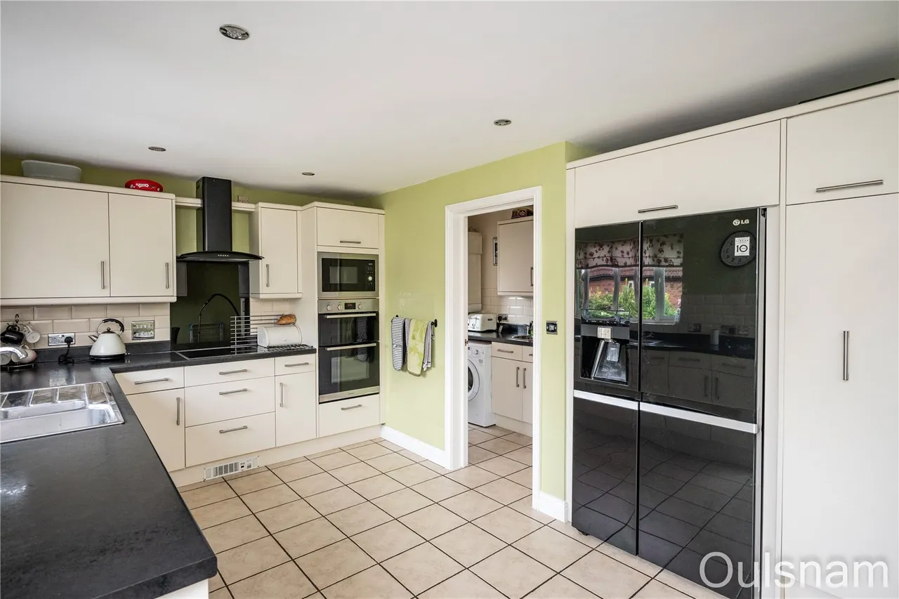Royal Worcester Crescent, Bromsgrove, Worcestershire, B60 2TN, photo 6
