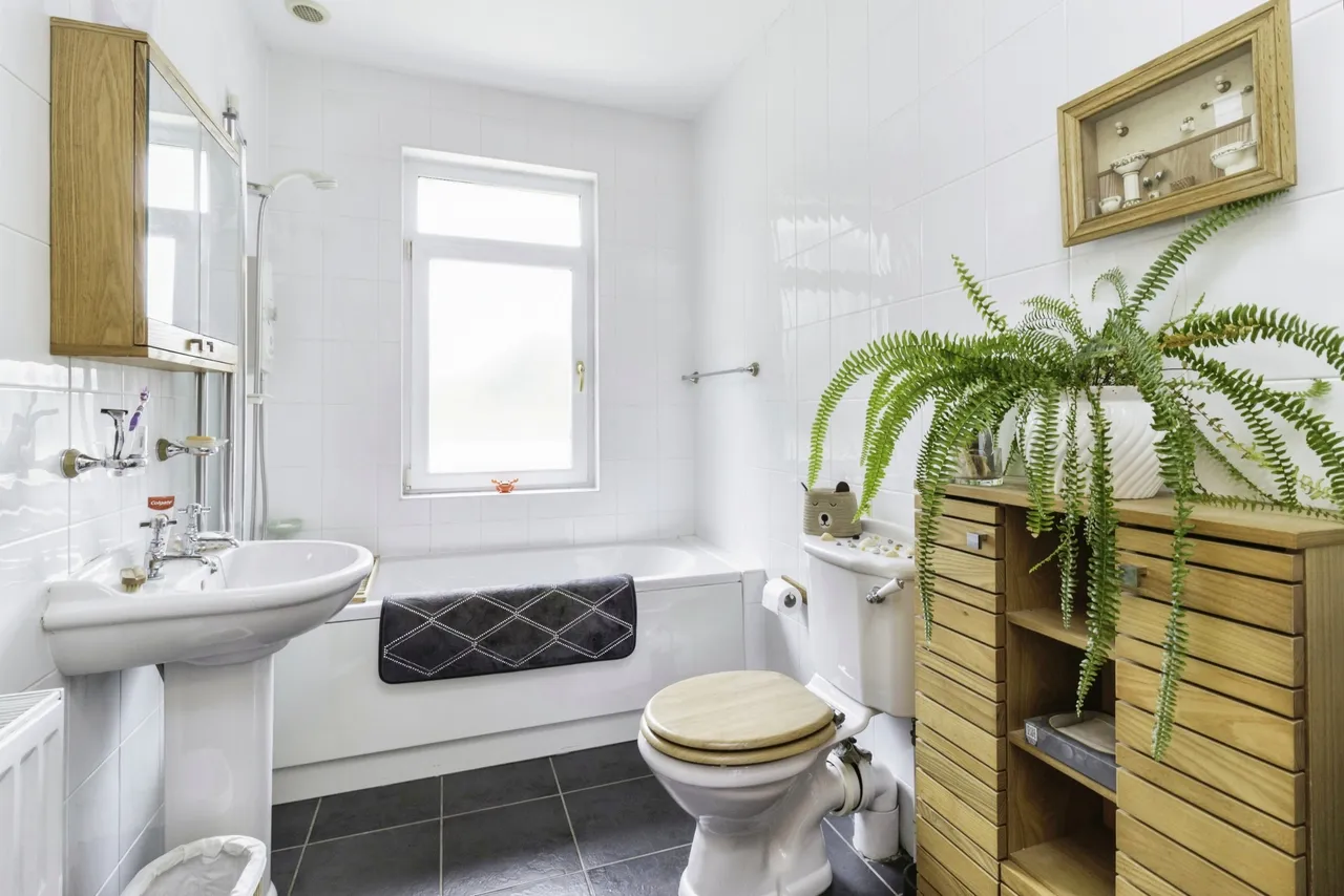 Tavistock Road, Yelverton, PL20, photo 11