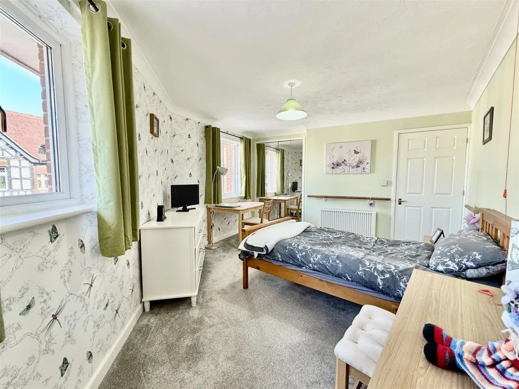 Cricklade Street, Swindon, photo 6