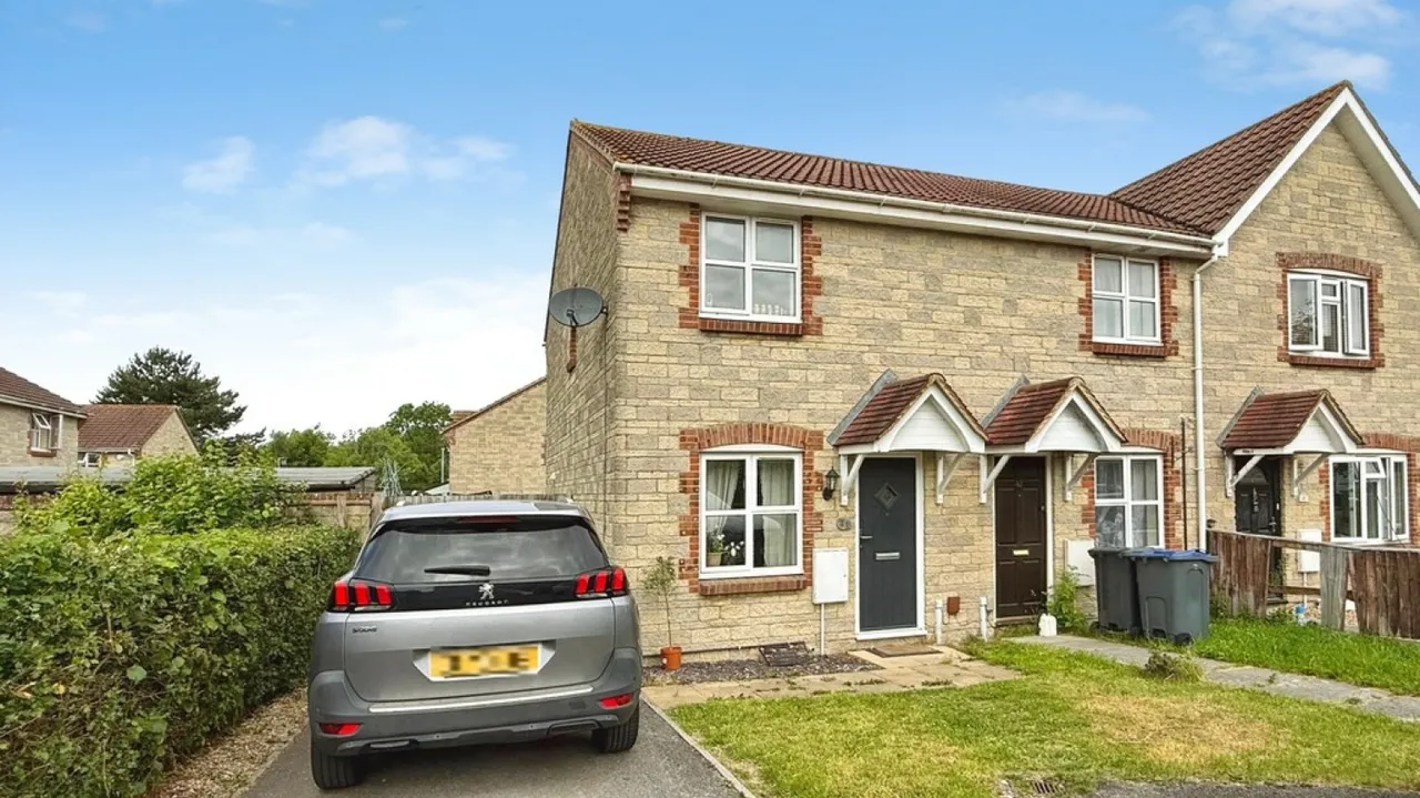 2 bed house for sale — Nightingale Drive, Westbury