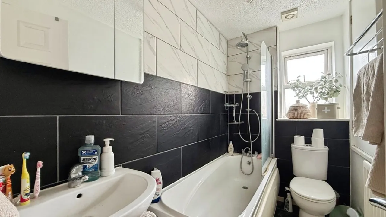 Nightingale Drive, Westbury, photo 9