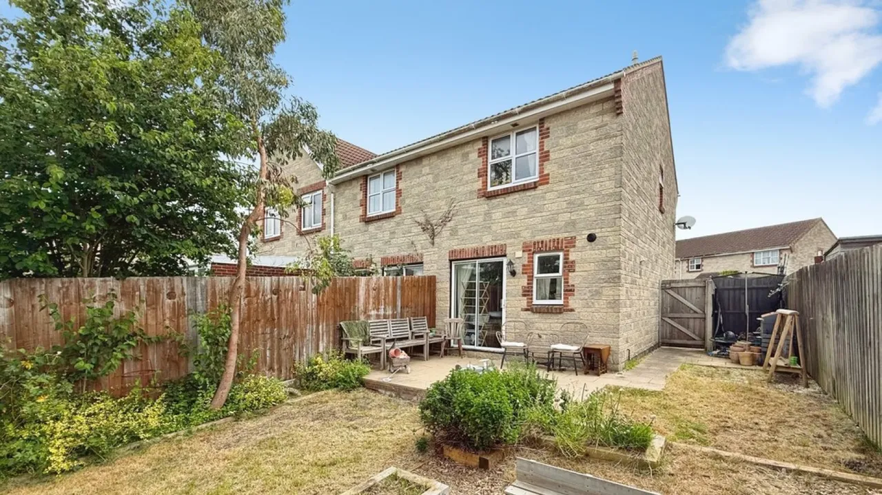 Nightingale Drive, Westbury, photo 2