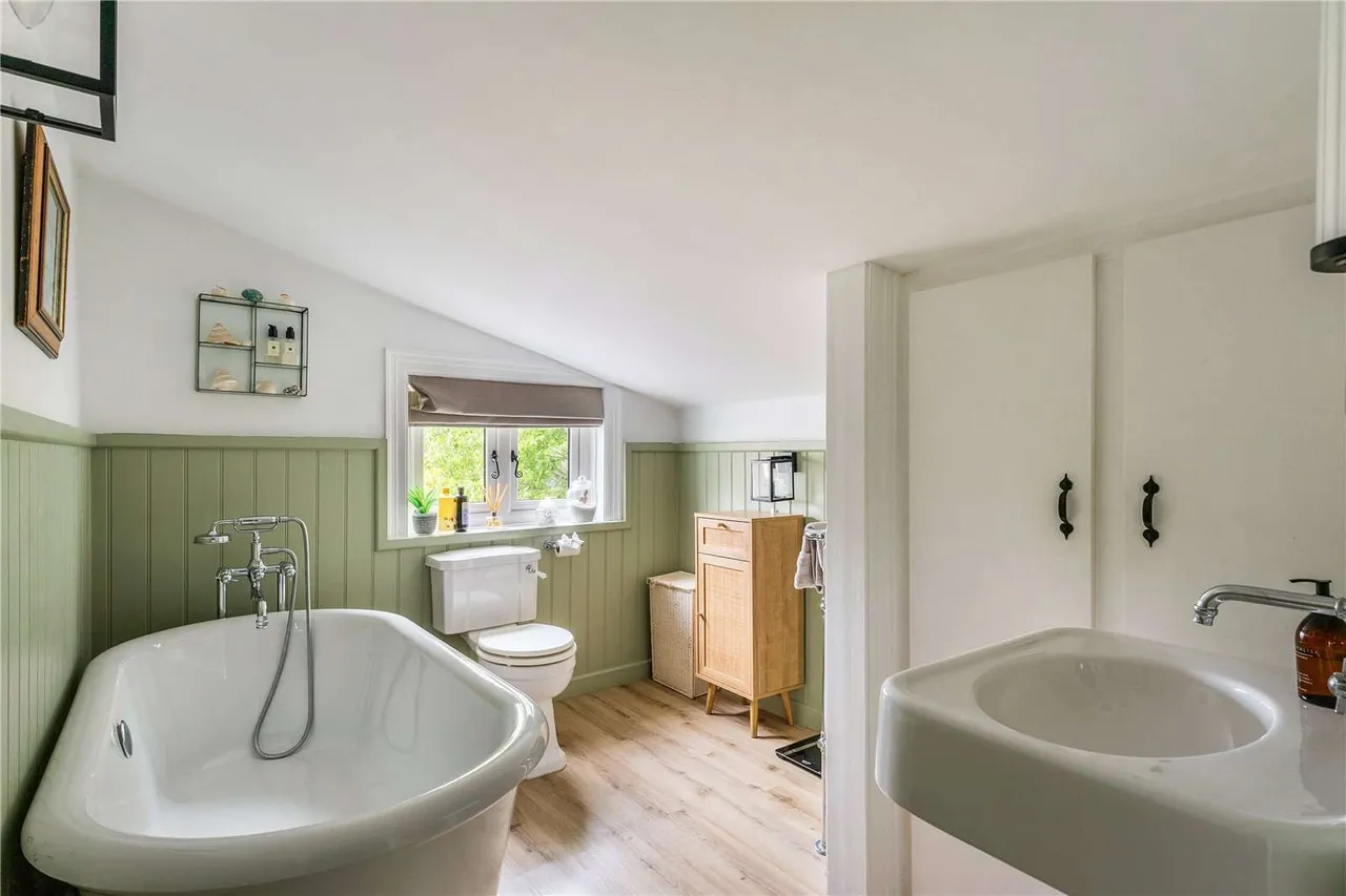 Meadow Way, Barton on Sea, New Milton, Hampshire, BH25 7AN, photo 11