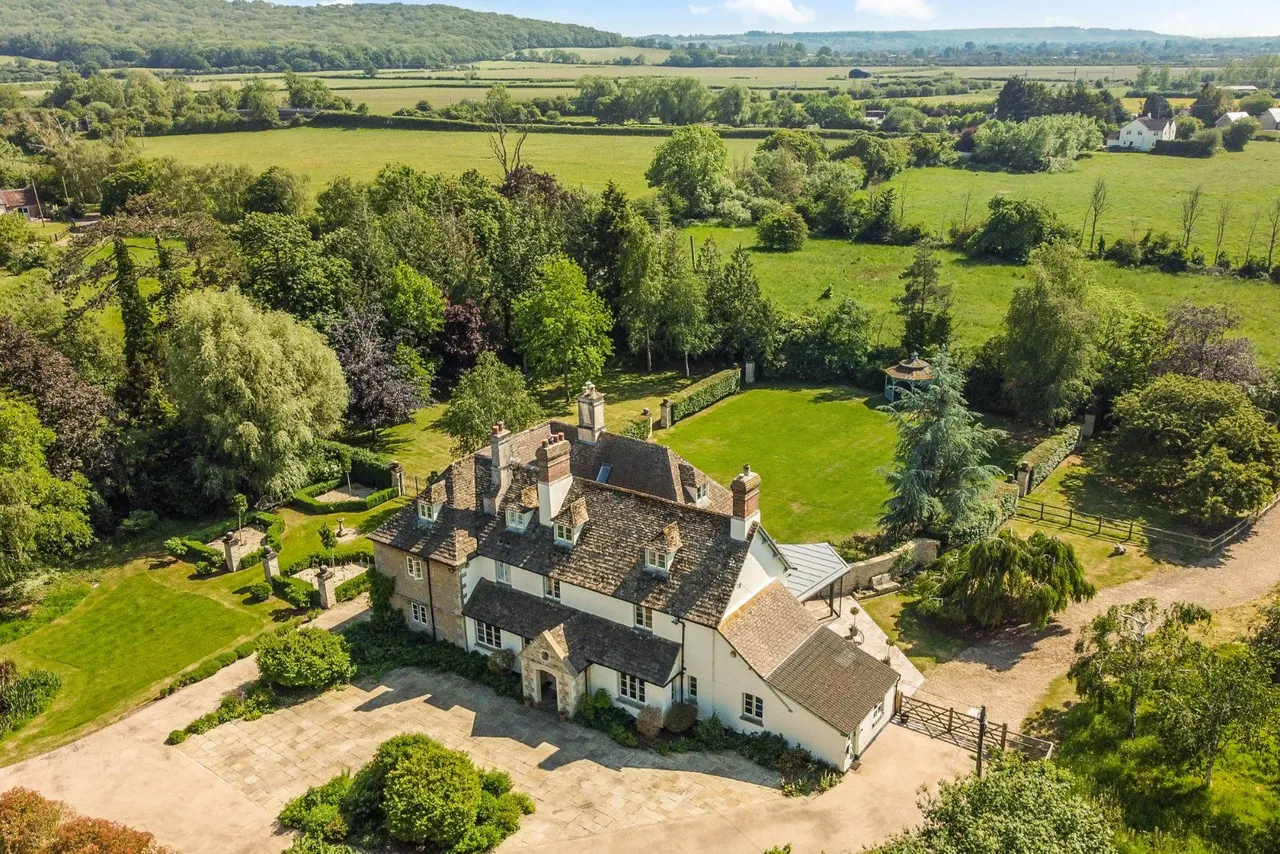 8 bed house for sale — Christian Malford, Chippenham, Wiltshire, SN15 4DD