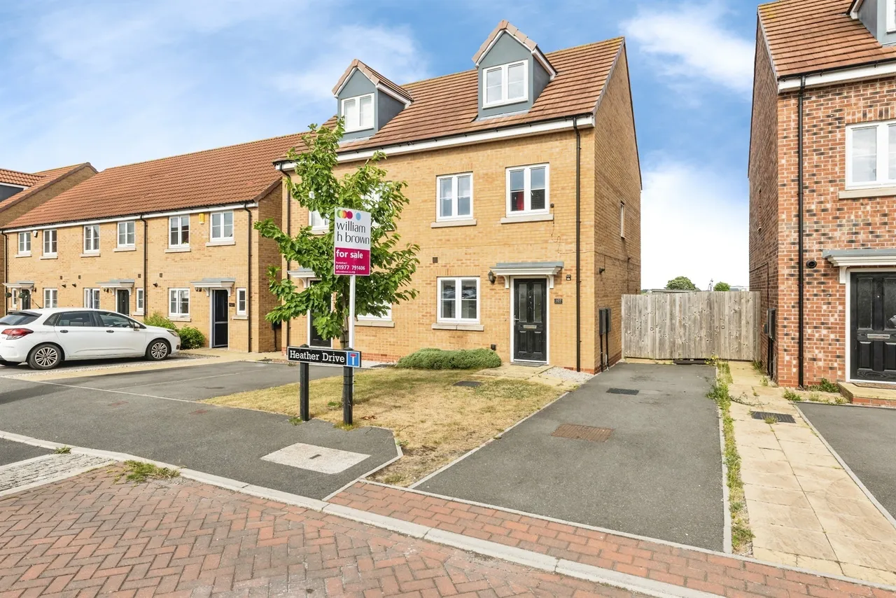 3 bed house for sale — Heather Drive, Pontefract