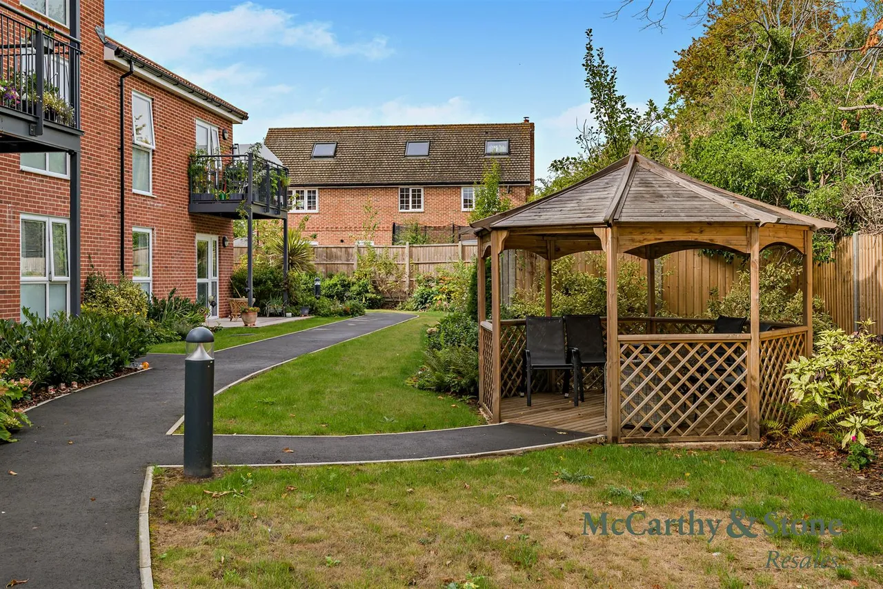 New Road, Tadley, RG26, photo 36