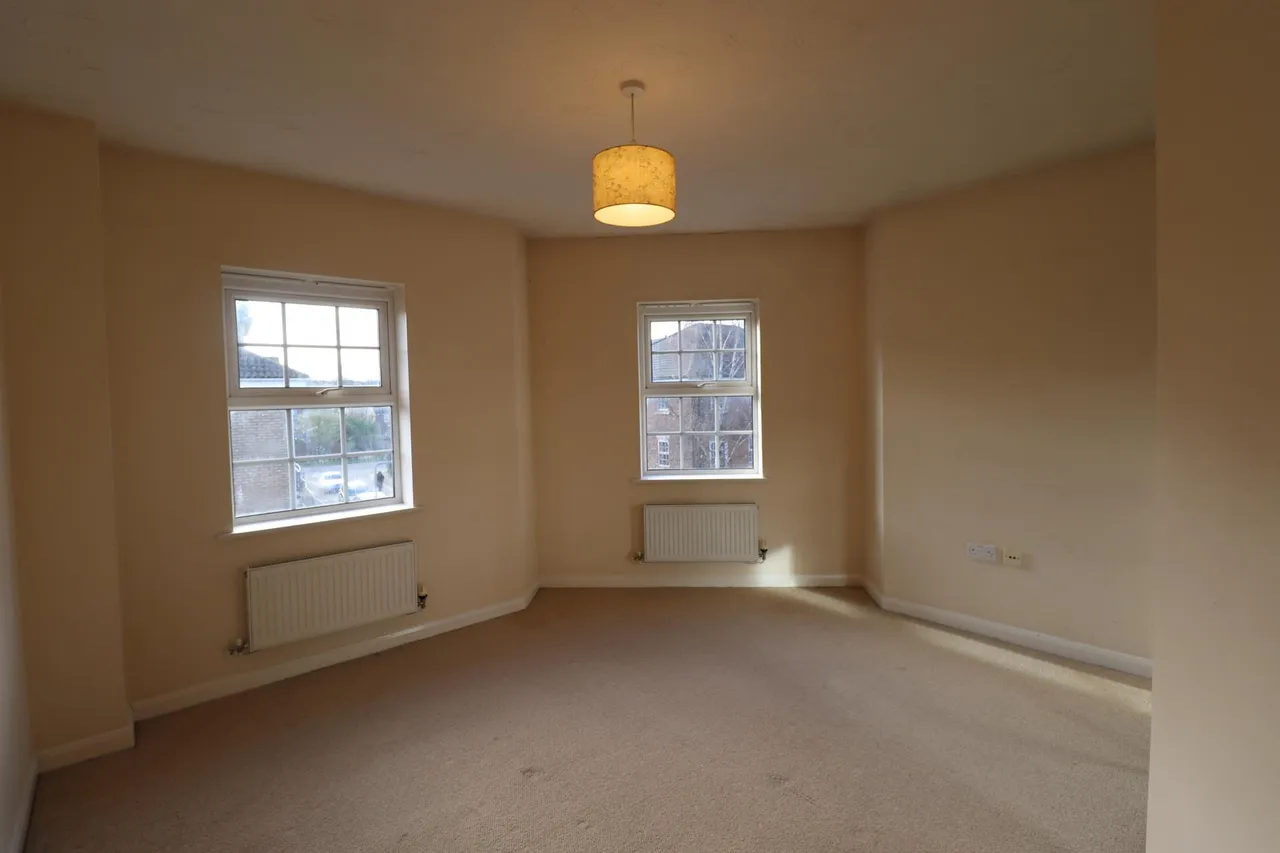 Lion Court, Southbridge, Northampton, NN4, photo 2
