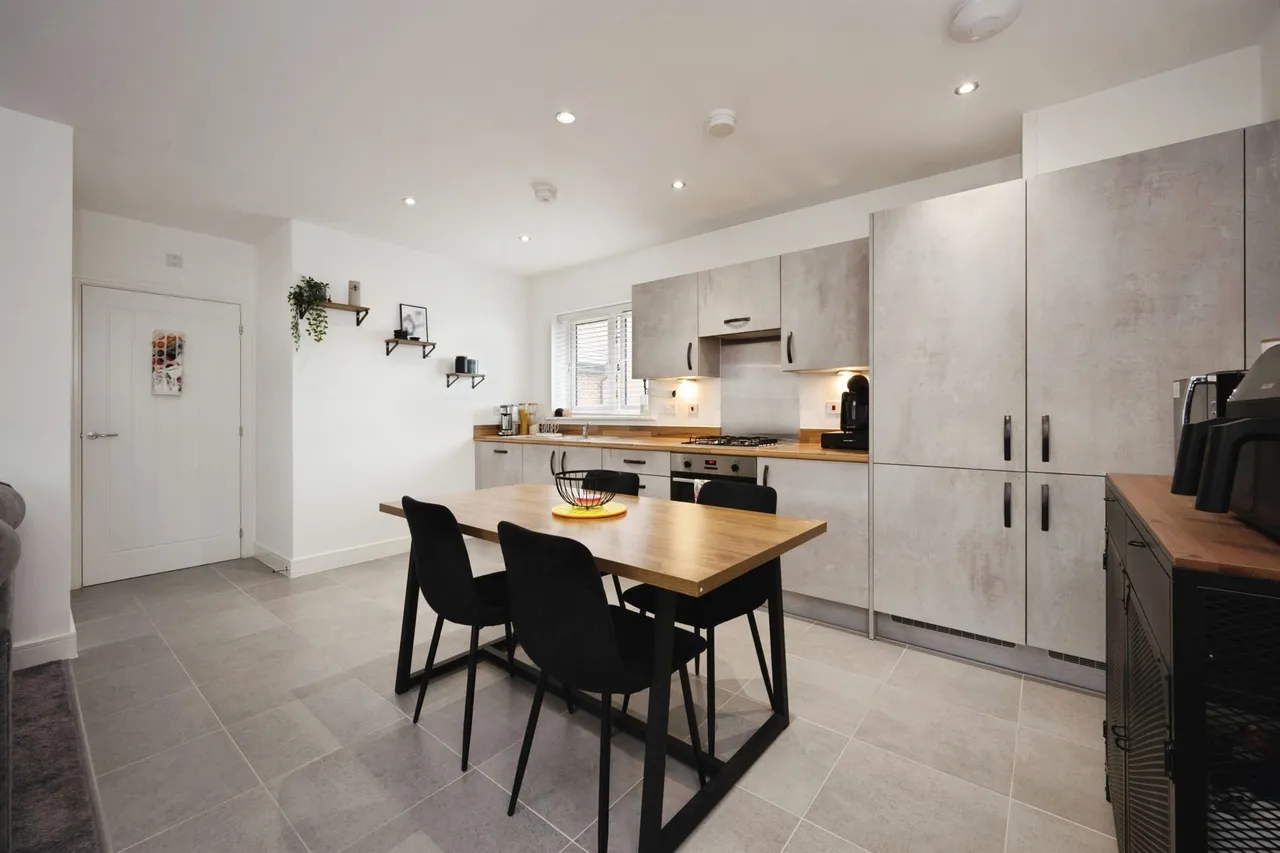 Axtell Way, Weston Turville, Aylesbury, photo 2