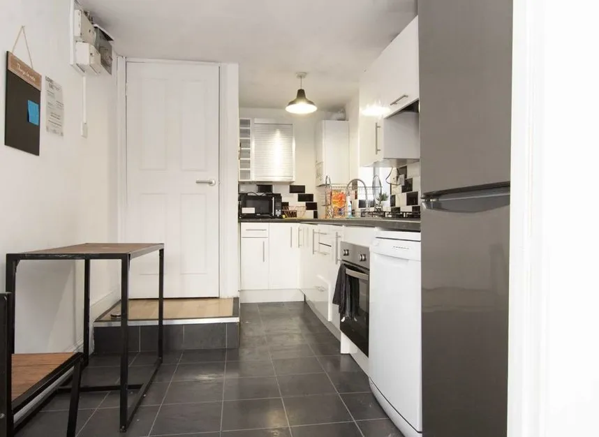 Lower Richmond Road, Putney, SW15, photo 3
