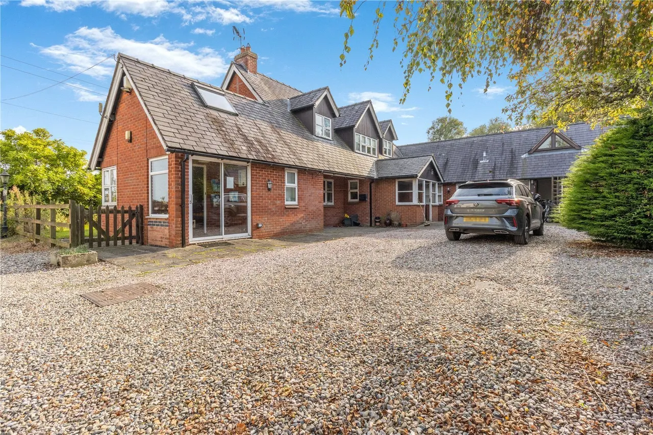 Parkside, Nr Rossett, LL12, photo 6