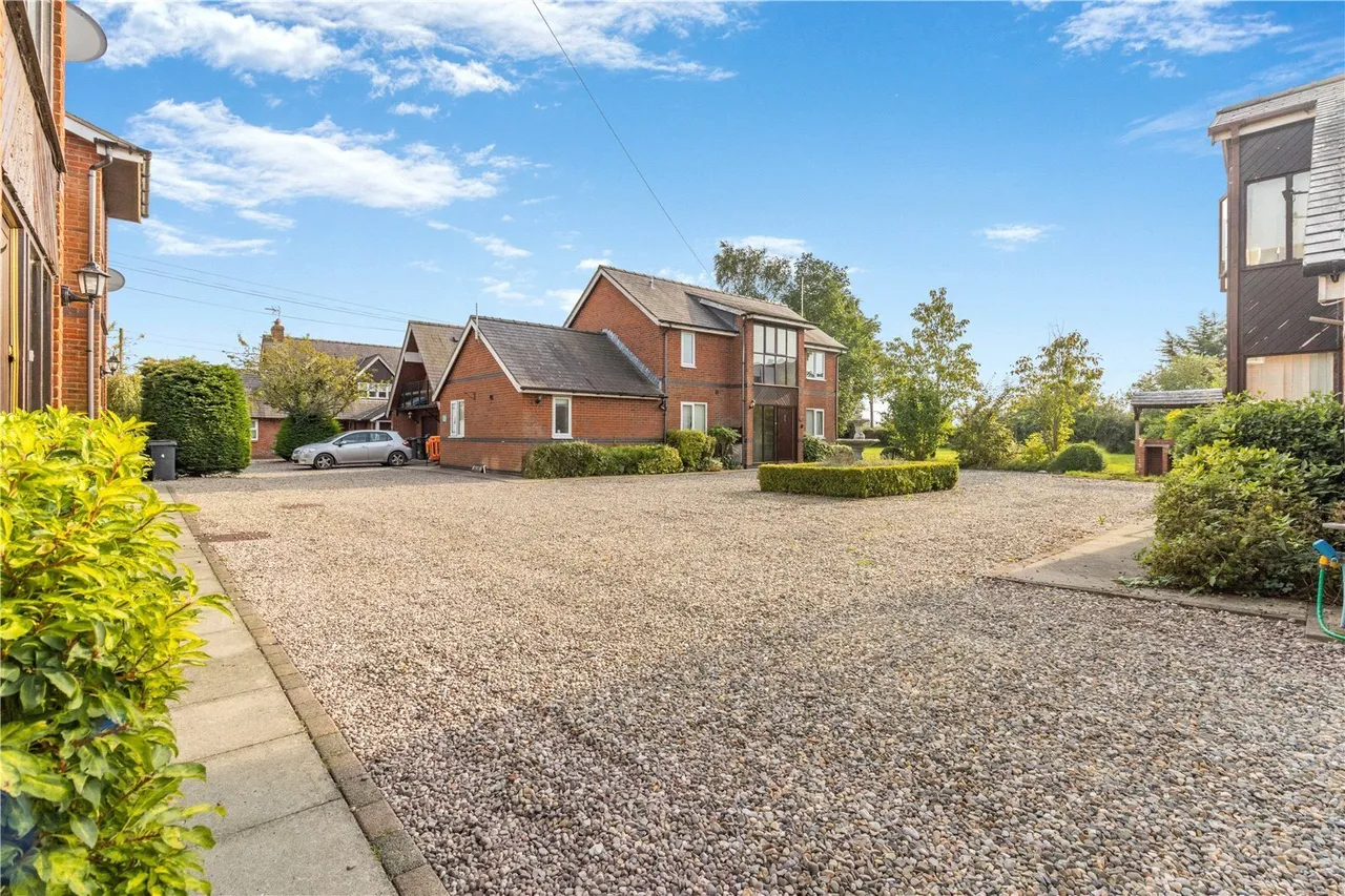 Parkside, Nr Rossett, LL12, photo 14