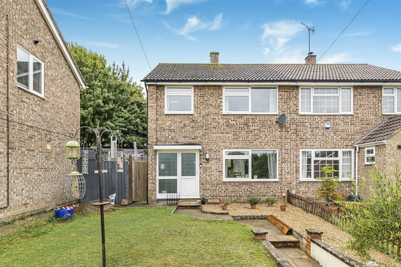 3 bed property for sale, Kings Meadow, Kedington, CB9