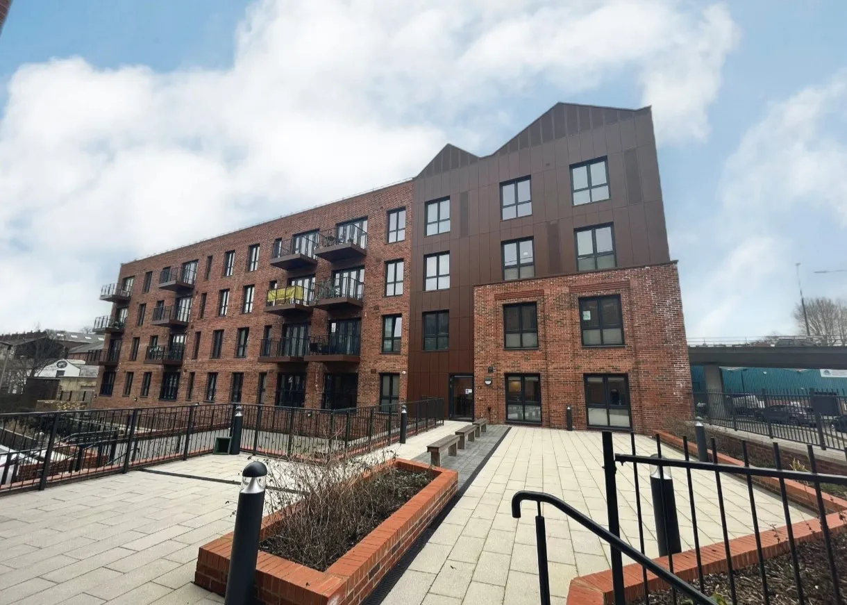 2 bed flat to rent, Crossings, Macclesfield, SK11