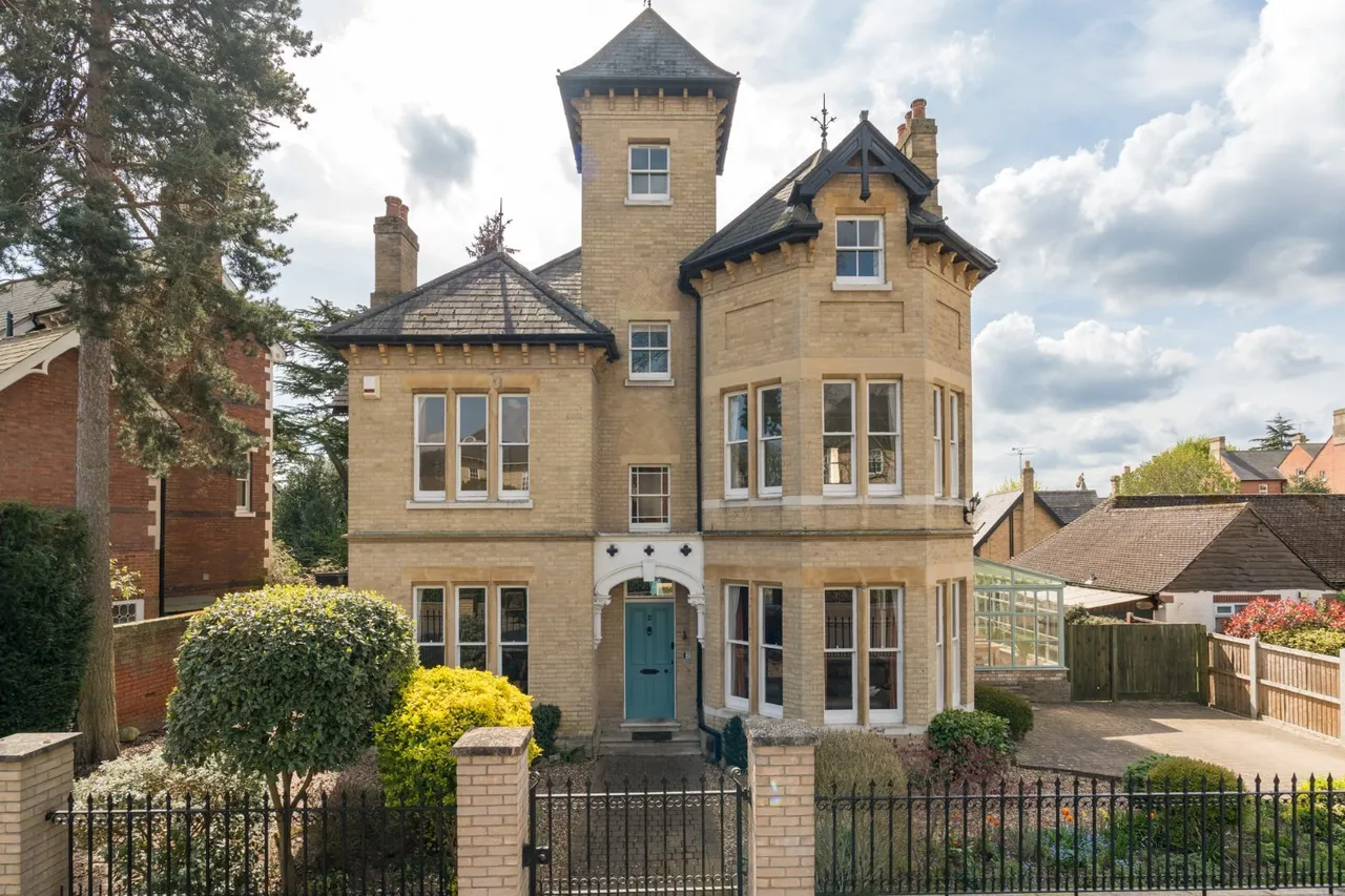 6 bed property for sale, Queens Road, Lexden, CO3