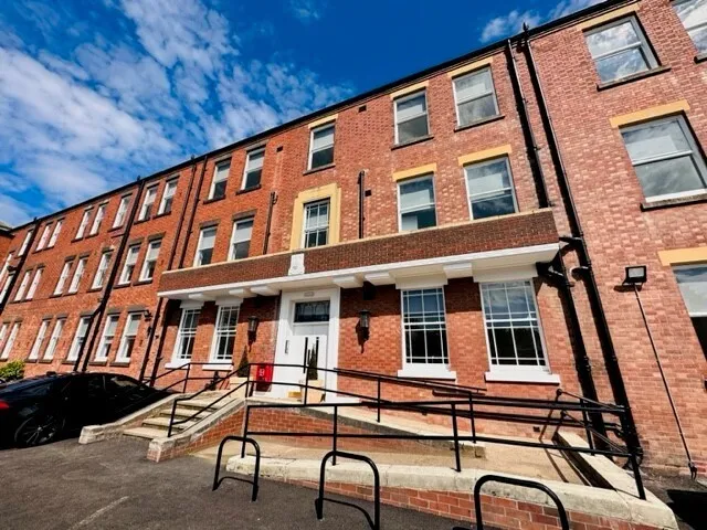 St. Marys Gate, Derby, DE1, photo 2