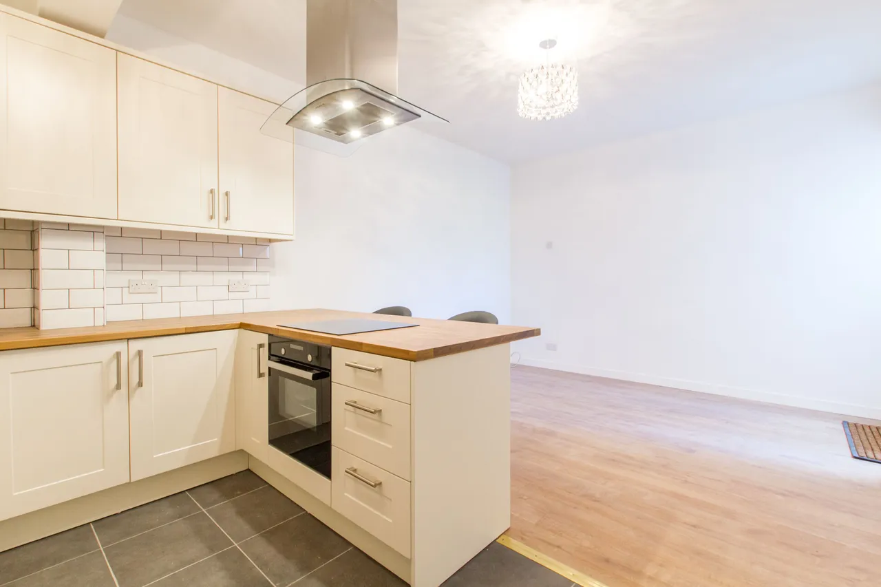 225d Wood Street, London, photo 3