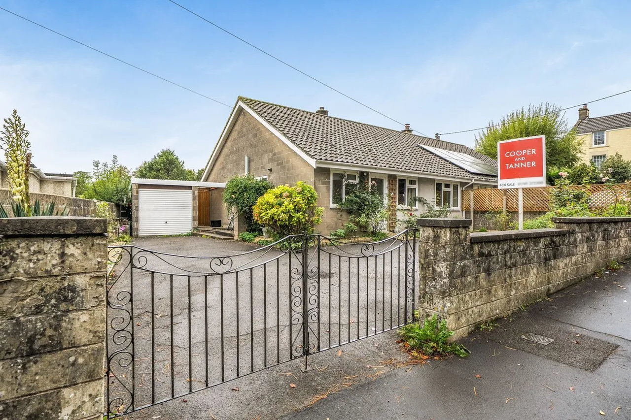 2 bed house for sale, Waterloo Road, Shepton Mallet, BA4