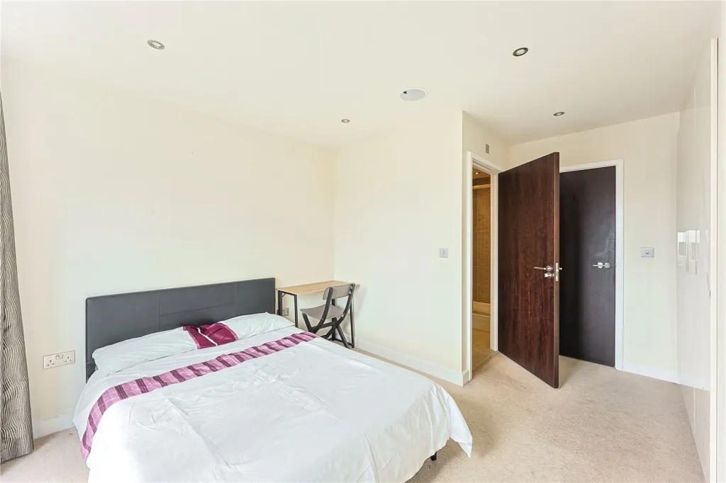 Aerodrome Road, Beaufort Park, NW9, photo 6