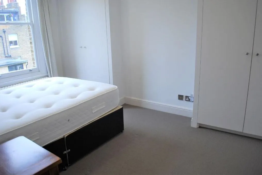 Spectacular Five Bedroom Semi-Detache, photo 13