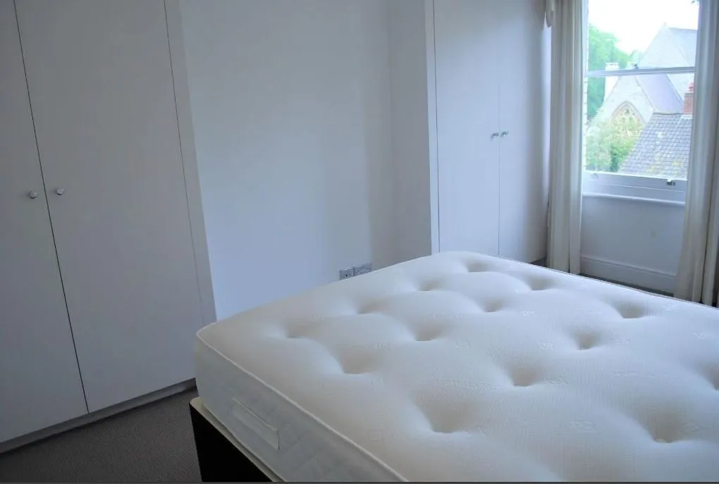 Spectacular Five Bedroom Semi-Detache, photo 17