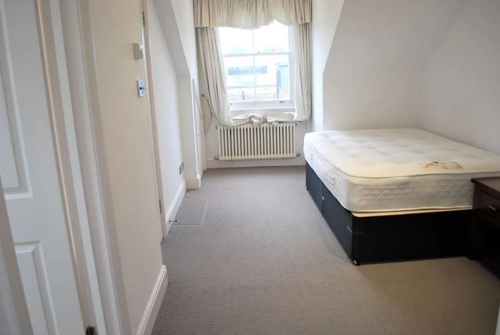 Spectacular Five Bedroom Semi-Detache, photo 12