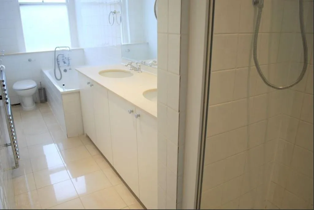 Spectacular Five Bedroom Semi-Detache, photo 5