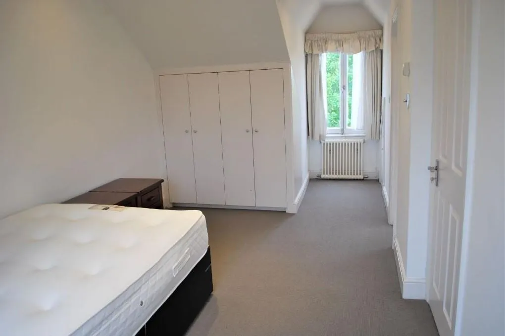 Spectacular Five Bedroom Semi-Detache, photo 14