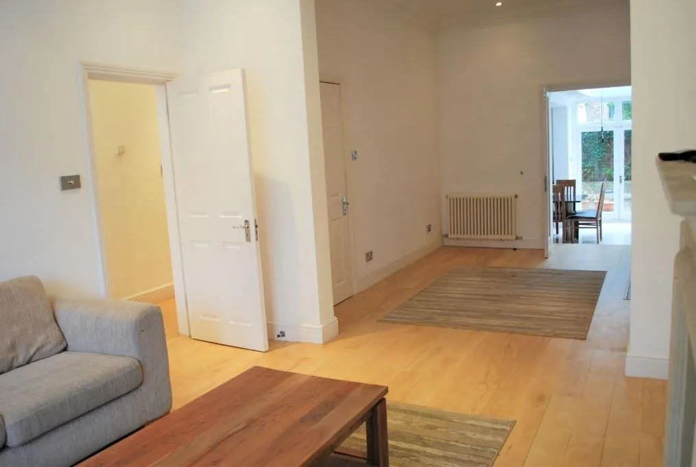 Spectacular Five Bedroom Semi-Detache, photo 8