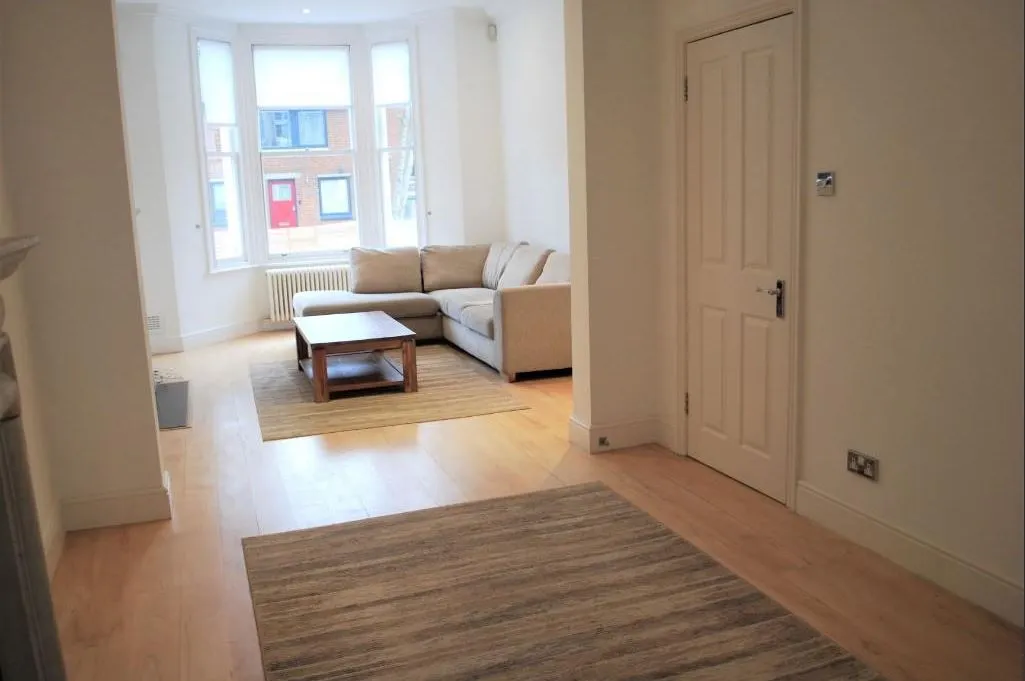 Spectacular Five Bedroom Semi-Detache, photo 7