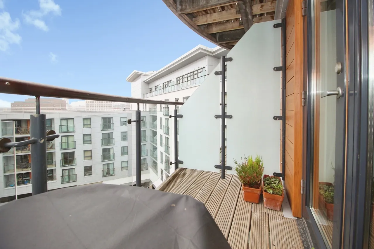 2 bed flat for sale — Armouries Way, Leeds, West Yorkshire, LS10