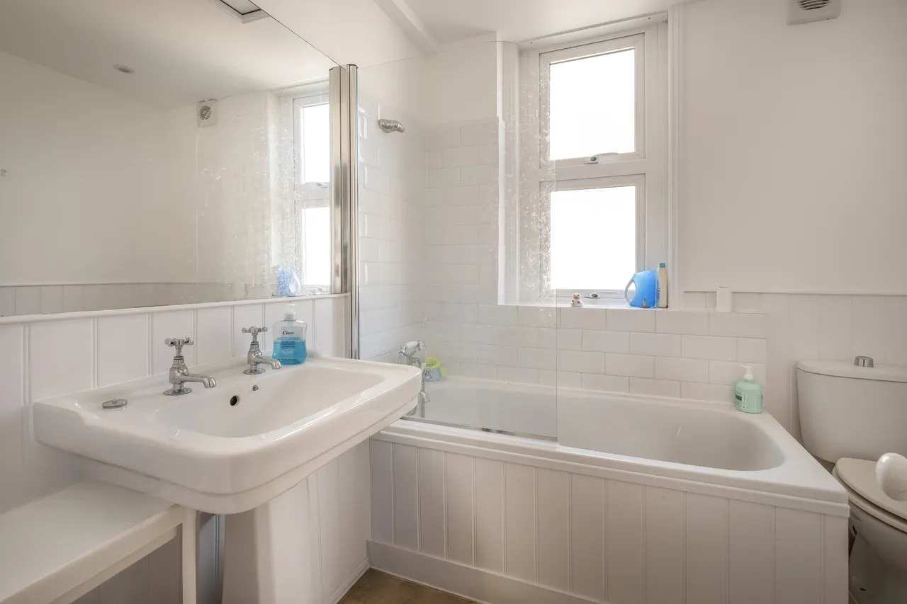 Garratt Lane, London, SW18, photo 8