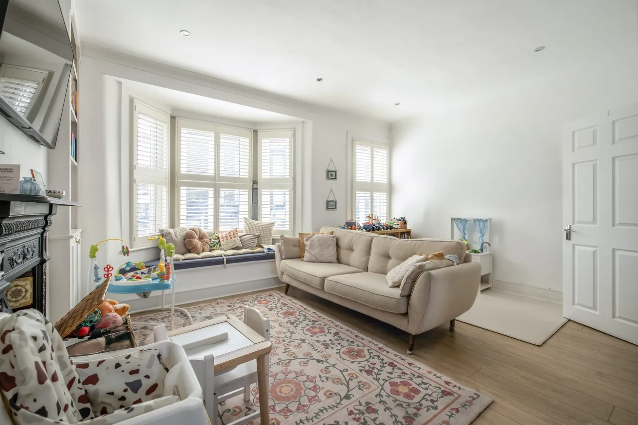 2 bed flat for sale — Garratt Lane, London, SW18