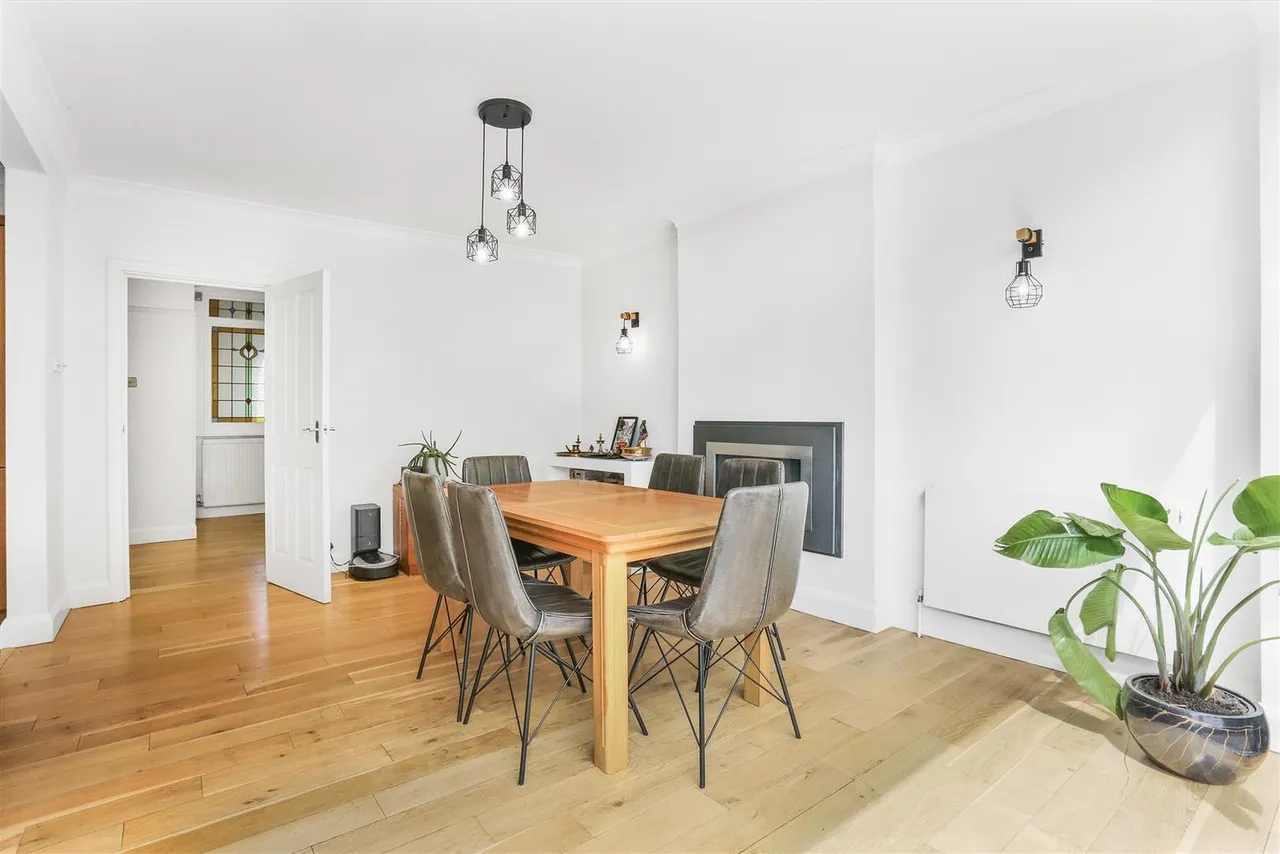 Arundel Avenue, East Ewell, Surrey, KT17 2RJ, photo 8