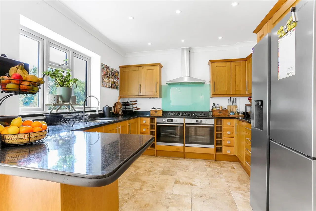 Arundel Avenue, East Ewell, Surrey, KT17 2RJ, photo 7