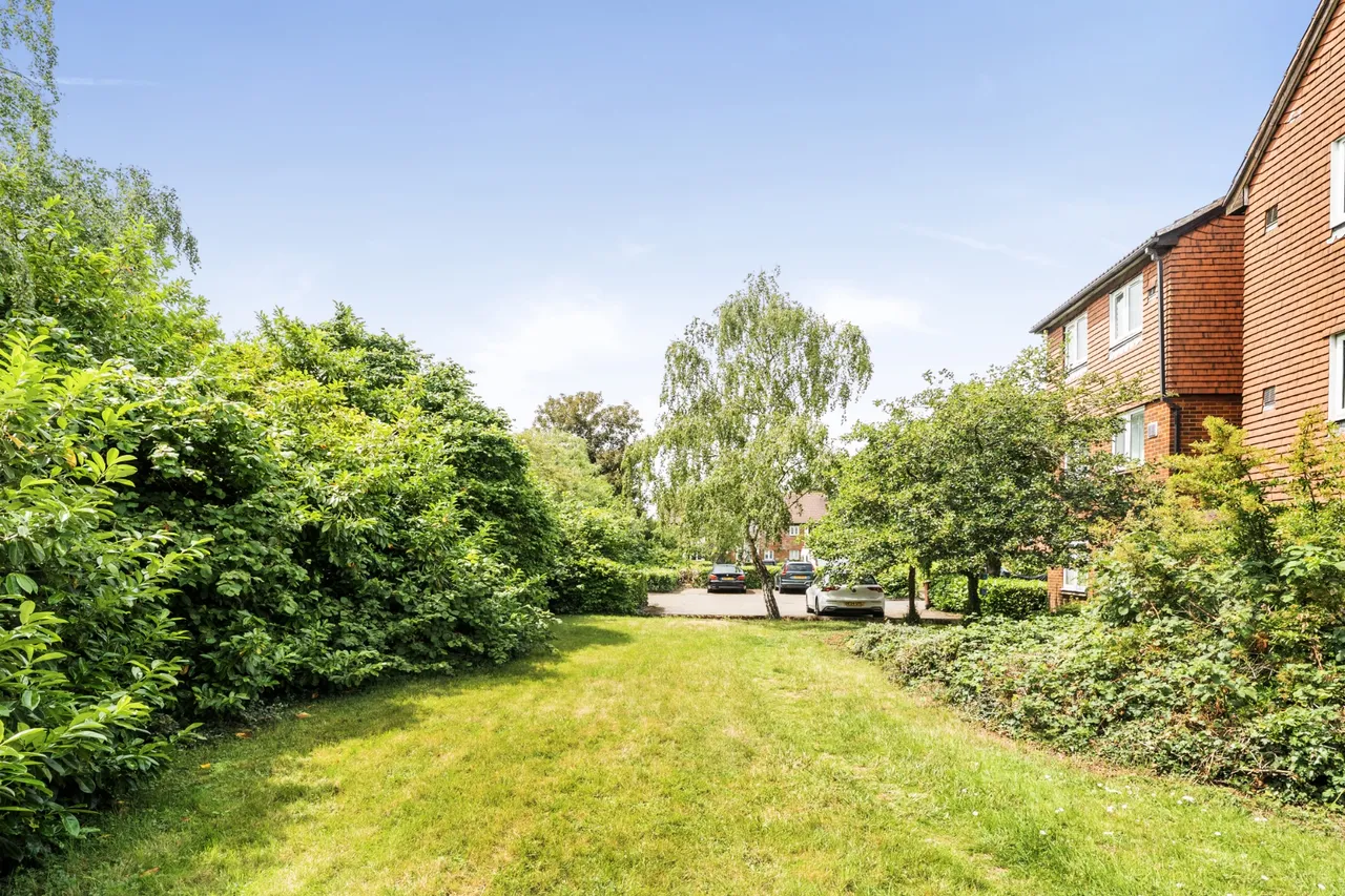 Brendon Close, harlington, UB3, photo 14