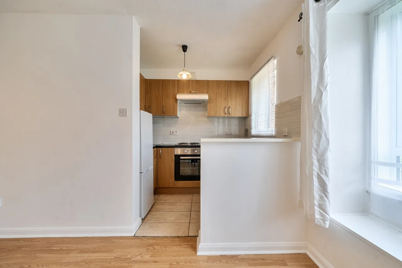 Brendon Close, harlington, UB3, photo 7