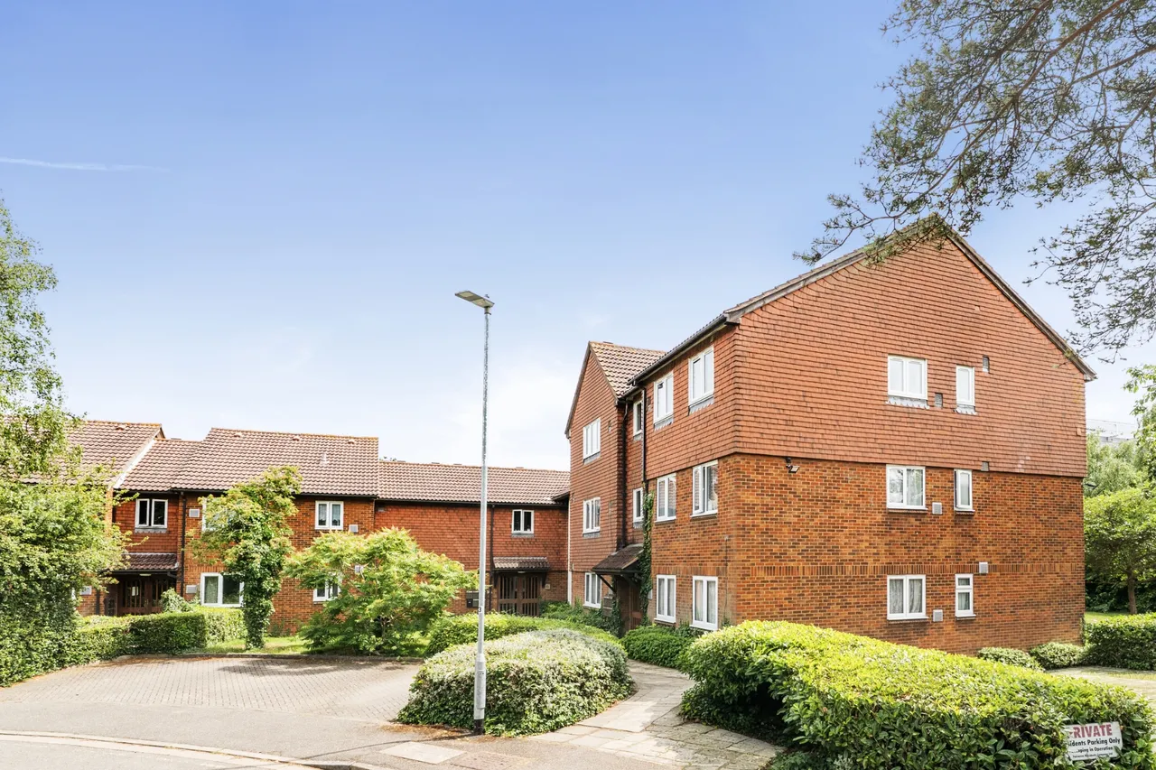 Brendon Close, harlington, UB3, photo 12