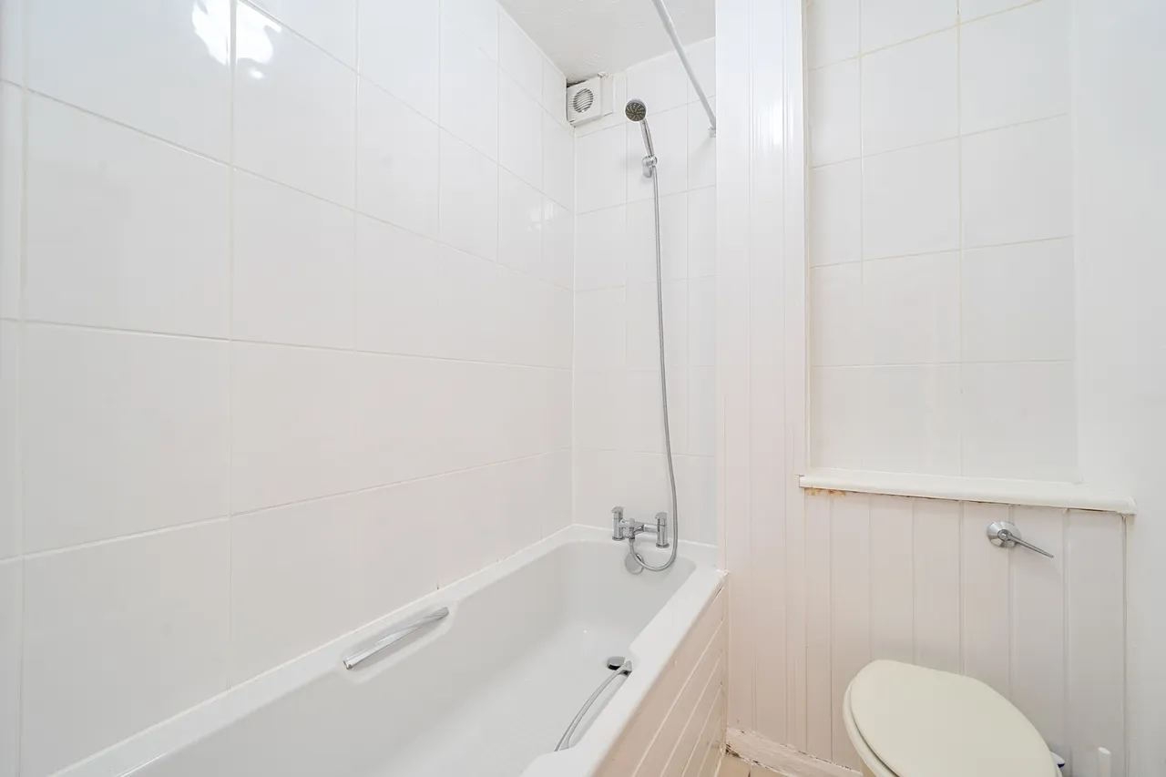 Brendon Close, harlington, UB3, photo 10