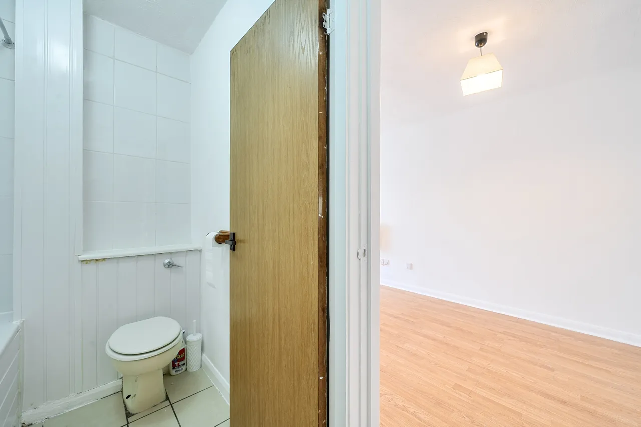 Brendon Close, harlington, UB3, photo 11
