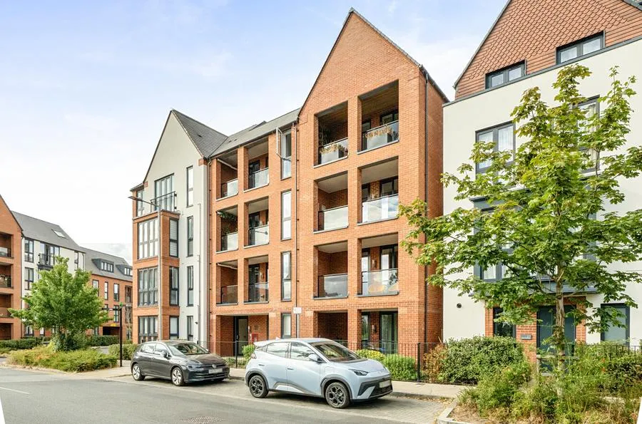 2 bed flat for sale, Earle Crescent, Wokingham, RG40