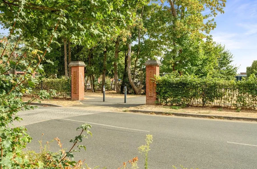 Earle Crescent, Wokingham, RG40, photo 11