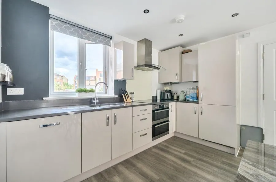 Earle Crescent, Wokingham, RG40, photo 2