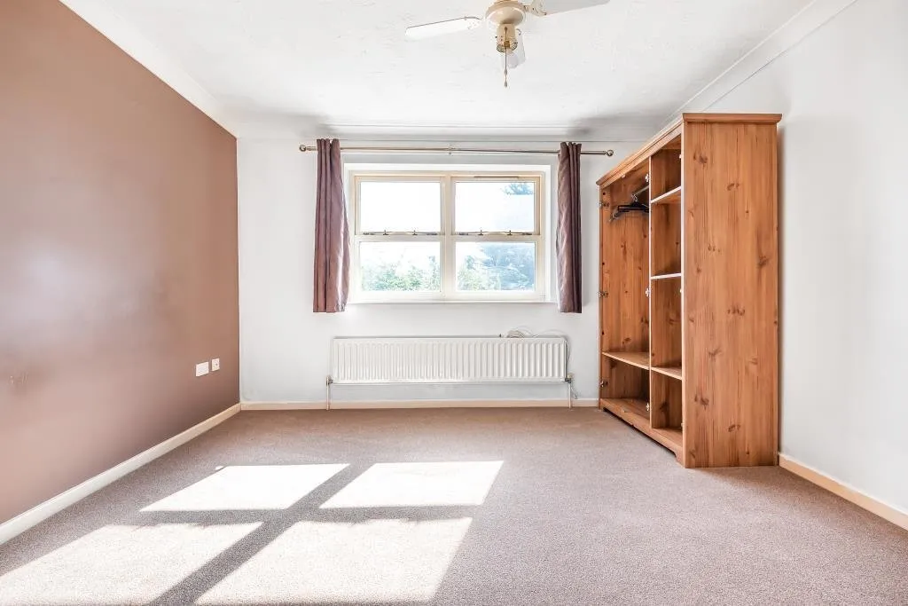 Nuthatch Close, Staines-upon-Thames, TW19, photo 4