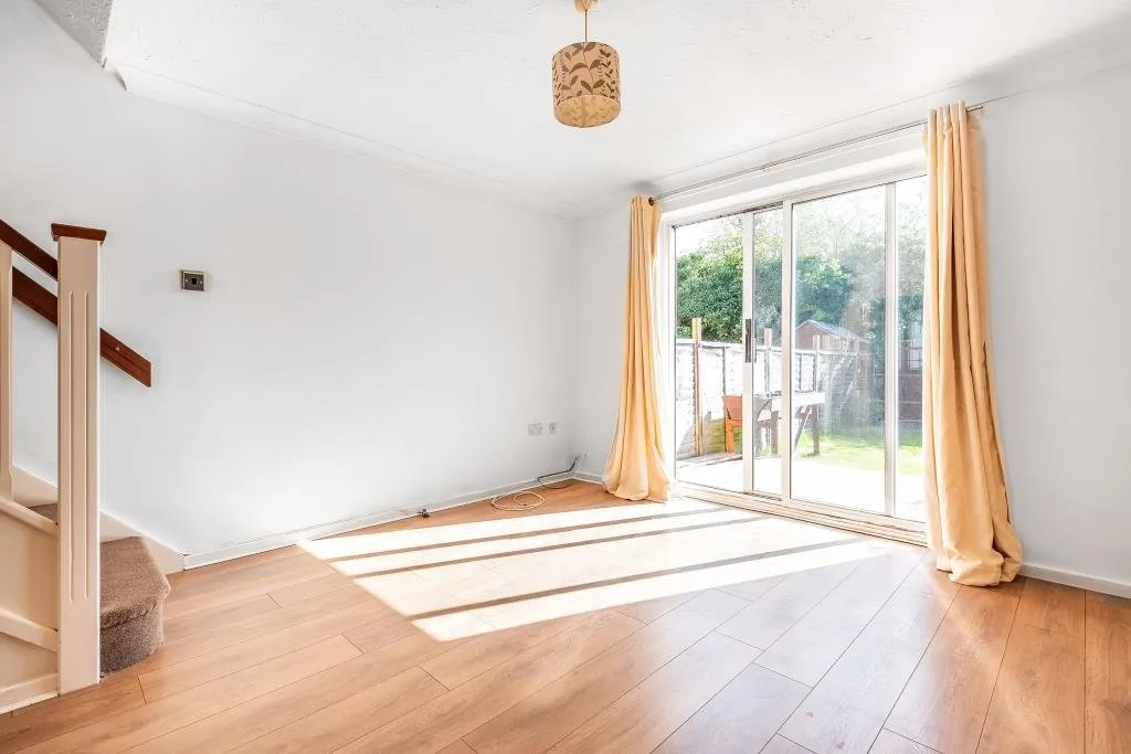 Nuthatch Close, Staines-upon-Thames, TW19, photo 2