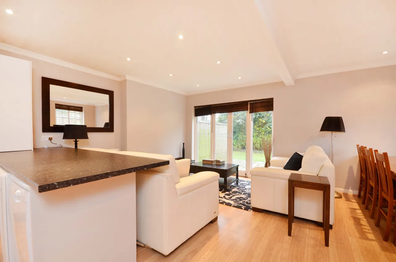 West Byfleet, KT14, photo 2